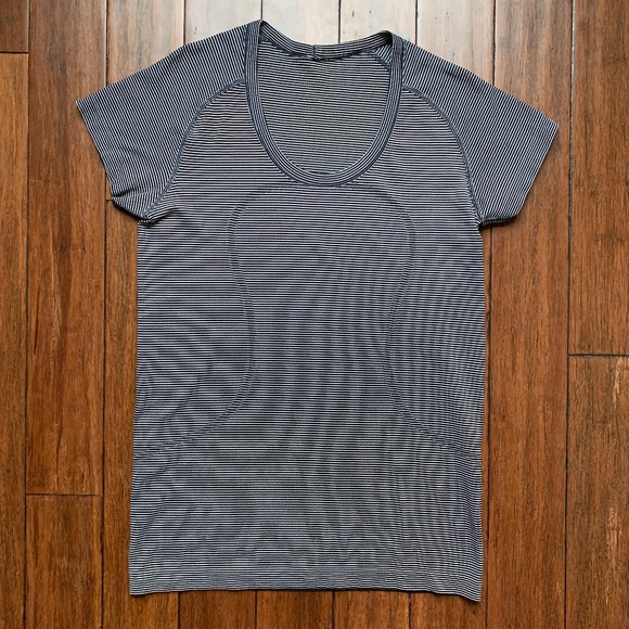 lululemon athletica Tops - Women's Lululemon Athletica Short Sleeve Tee
